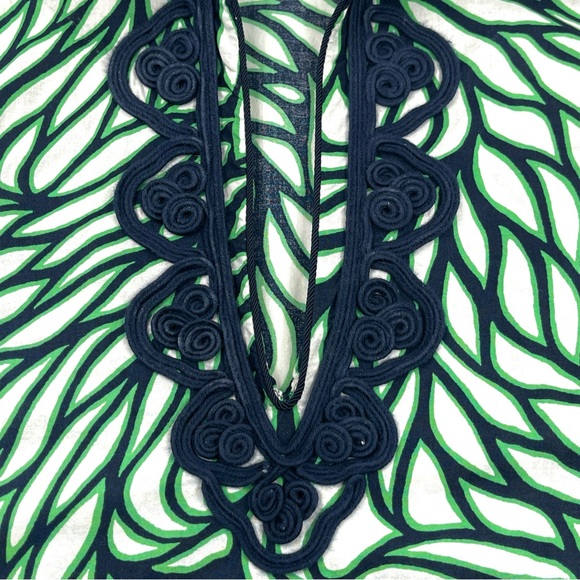 C. WONDER Womens Green Leaf Print Tunic Top Navy Blue Rope Scroll Detail Size Sm - Picture 4 of 9